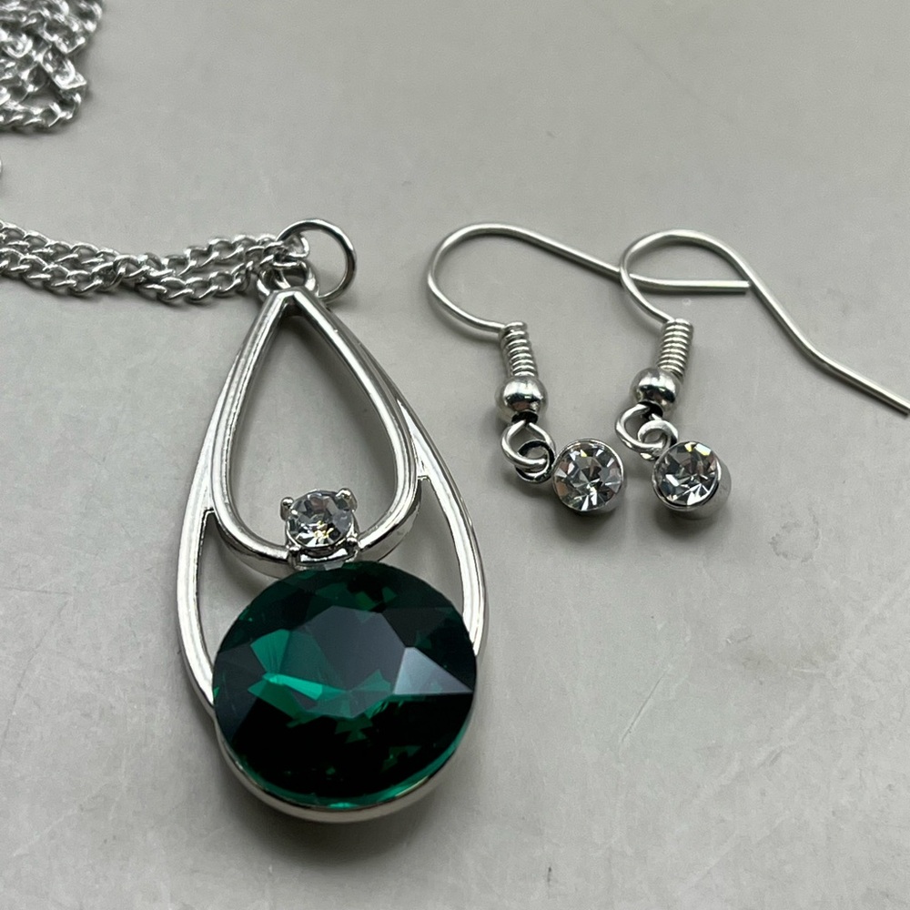Elegant Silver and Green Jewelry Set